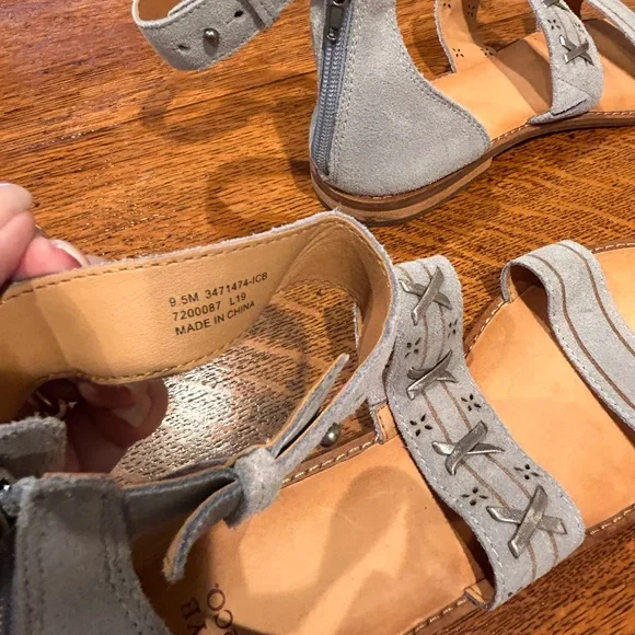 Frye and Co Size 9.5 gray ankle sandals Soles look brand new - Picture 3 of 6